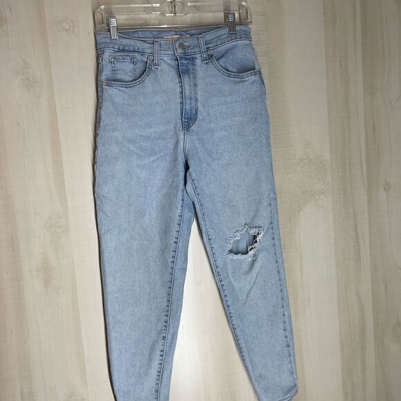 Levi’s high rise mom jeans light wash distressed, size 27 - Picture 5 of 16